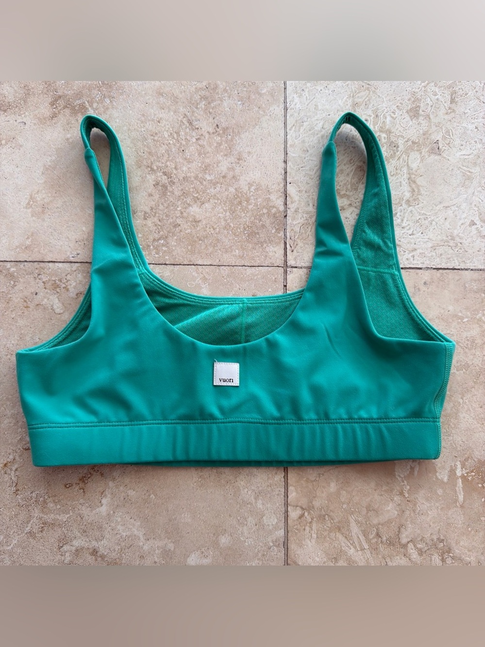 Vuori Green Scoop Sports Bra